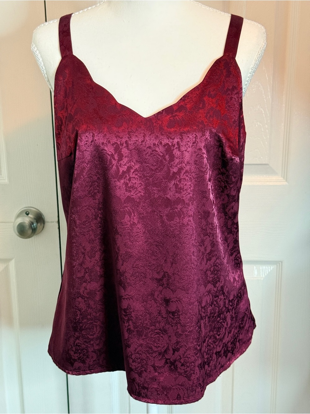Colleen Lopez Burgundy Floral Embossed Scalloped V-Neck Camisole Tank Top Small